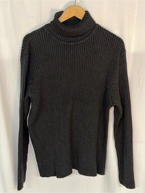 Vintage Paradox Black Ribbed Turtleneck Sweater